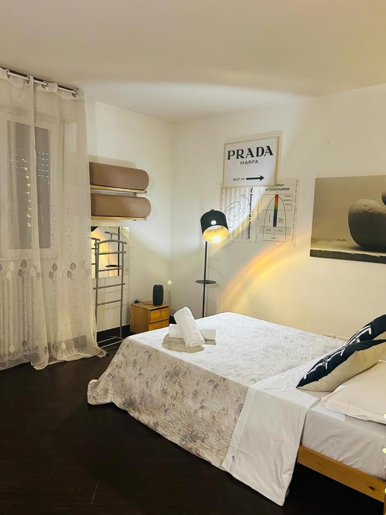 Easy Room Italy Prada มิลาน ภายนอก รูปภาพ
